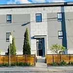 Deluxe II Suite Space Share Room Toronto Canada